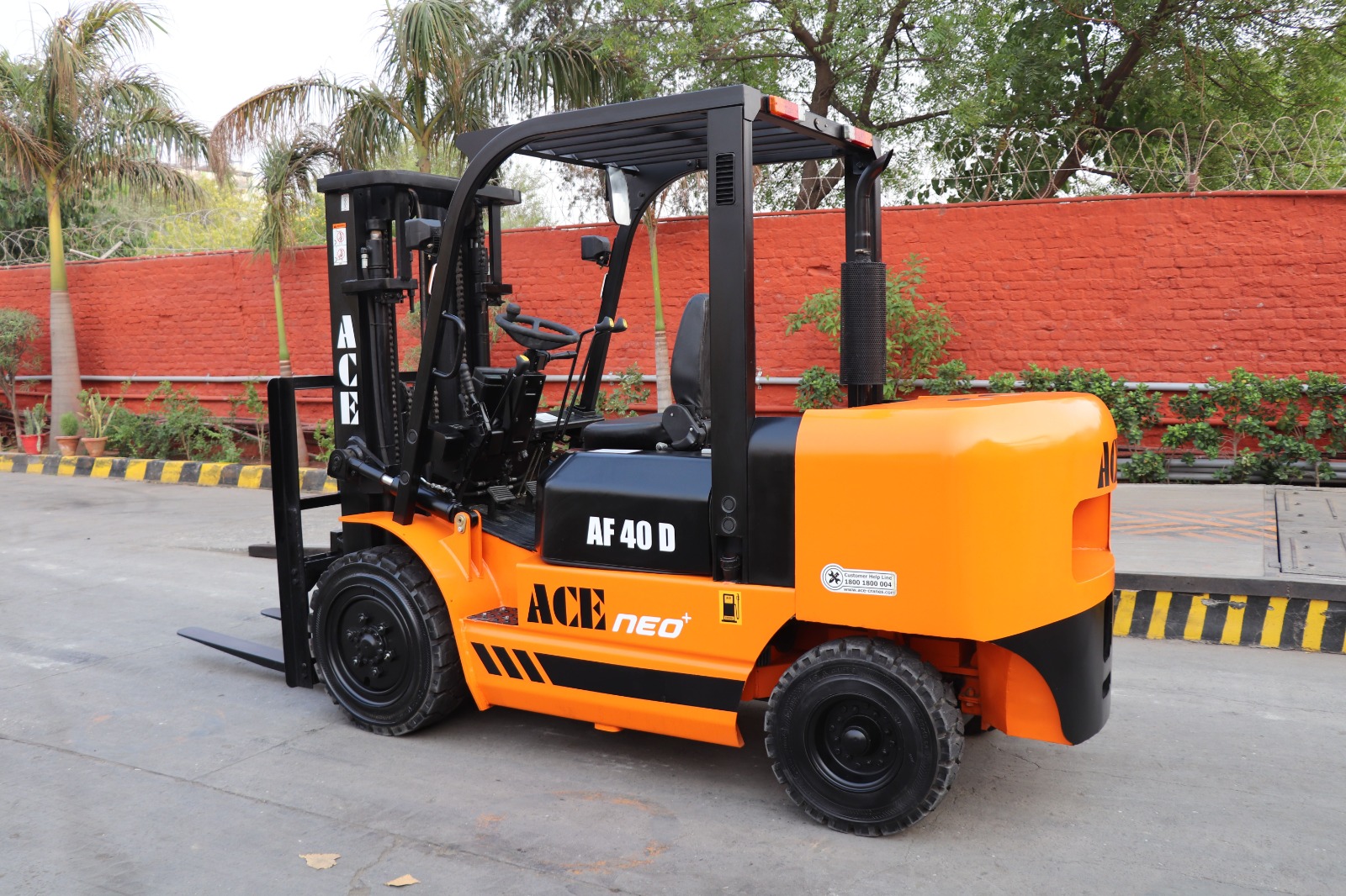 Crawler excavator working on a construction site in Ras Al Khaimah, available for sale at Zoomlift.
