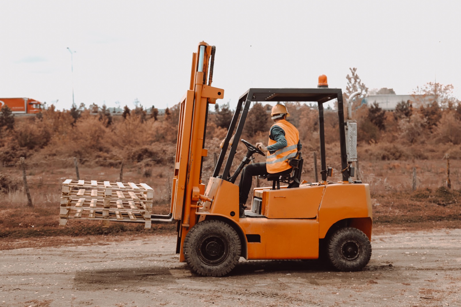 Electric forklift in Dubai warehouse lifting pallets for a logistics company operation.