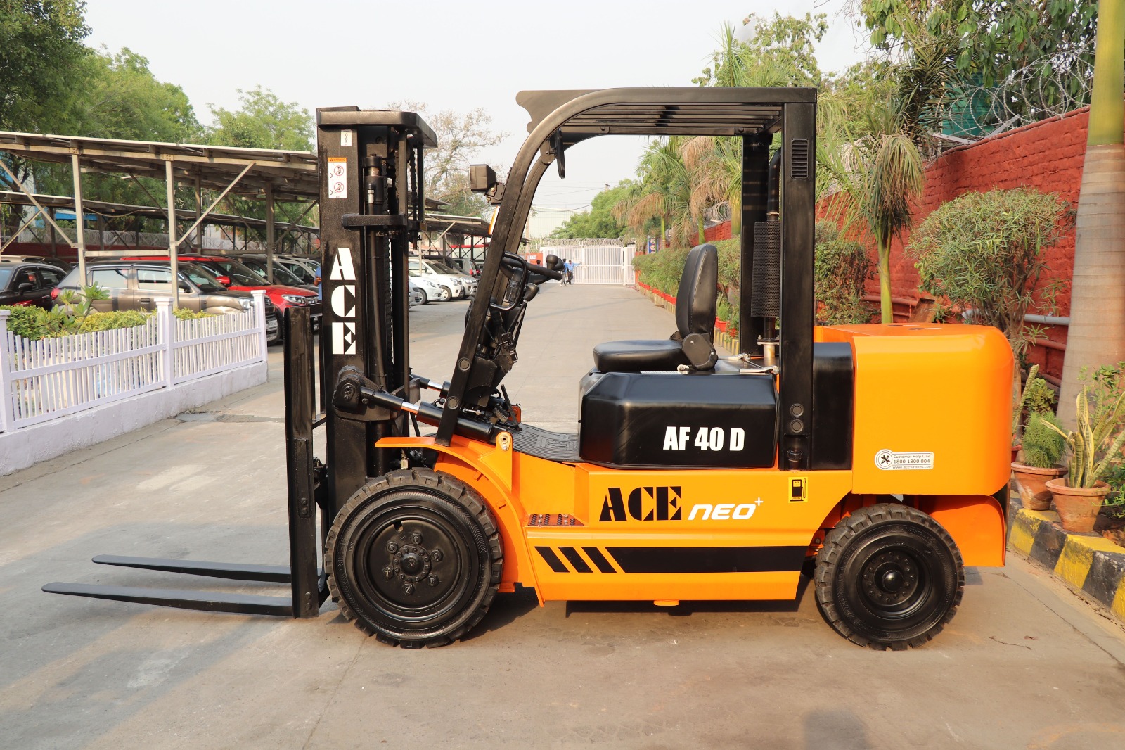 Hydraulic pallet truck in Umm Al Quwain being used to move palletized goods inside a UAE warehouse facility
